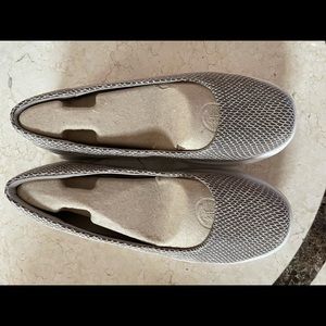 Skechers Women’s Fiesty Taupe Ballet Flats Sz 7.5